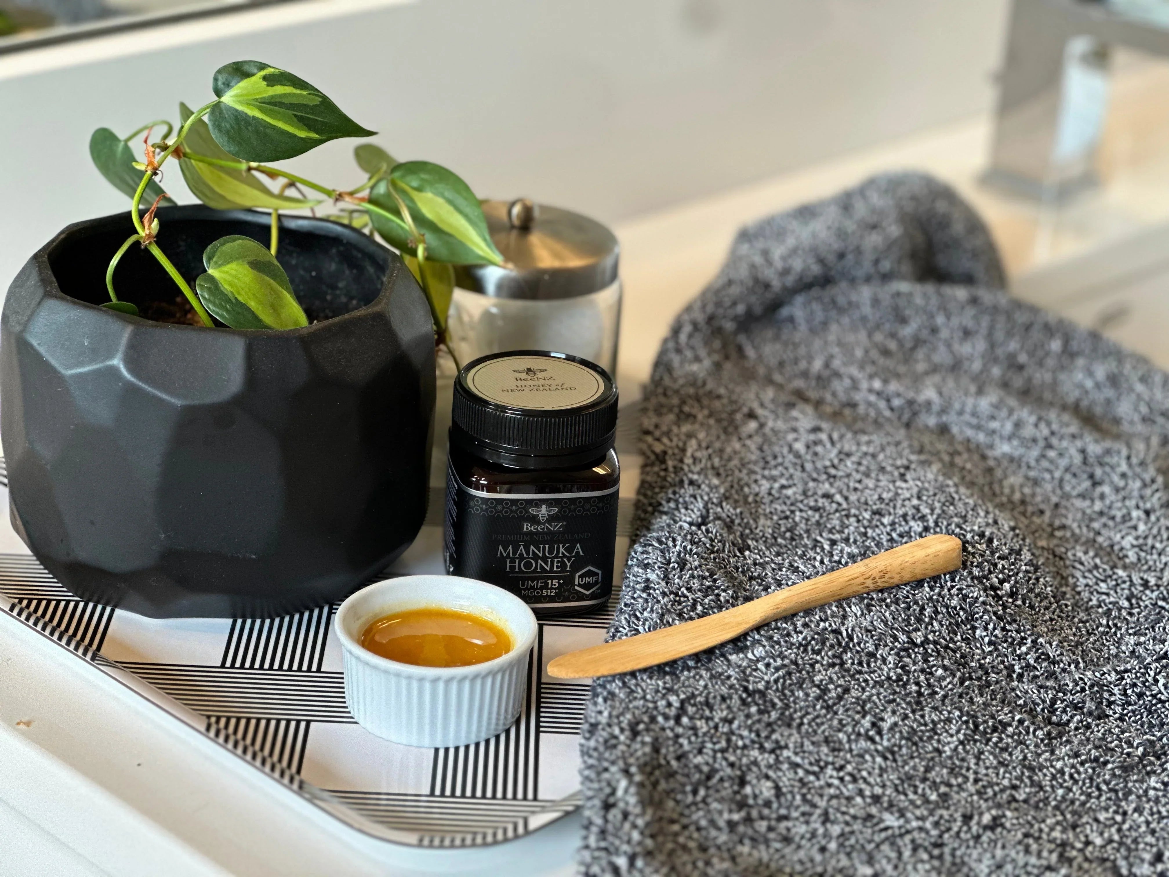 Winter Skincare with Mānuka Honey – Easy DIY Glow Mask – BeeNZ
